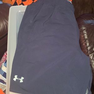 Under Armour XL mens loose fit basketball shorts - never worn